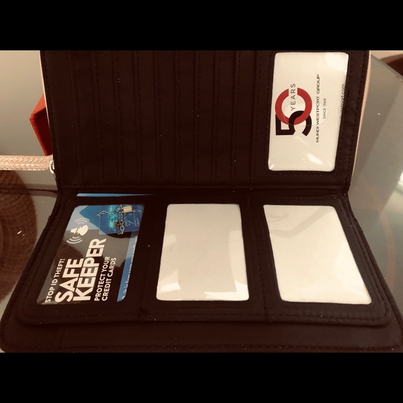 NWT MUNDI Creme/Gold Womens Clutch - Picture 8 of 12